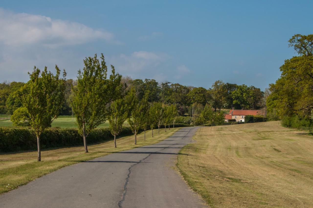 High Oaks Grange - Glamping Hotel Pickering Exterior photo