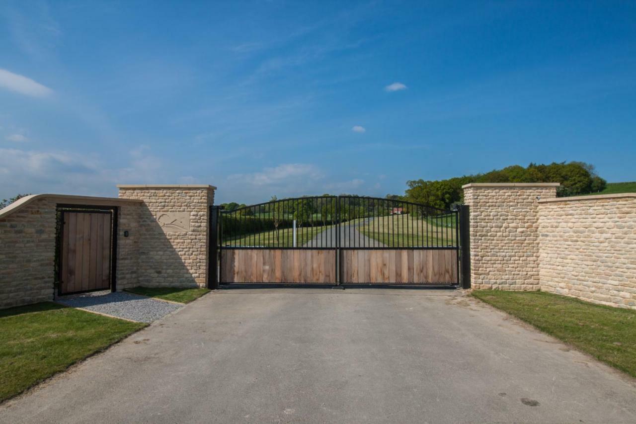 High Oaks Grange - Glamping Hotel Pickering Exterior photo